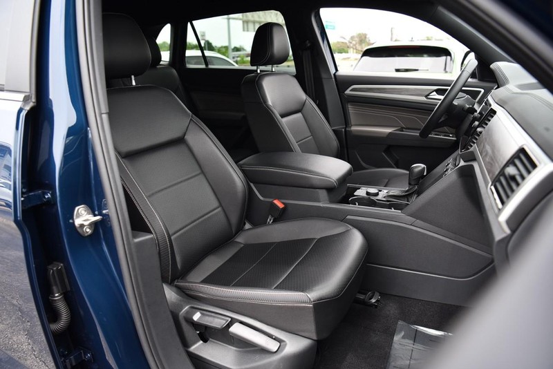 Volkswagen Atlas Cross Sport Vehicle Image 19