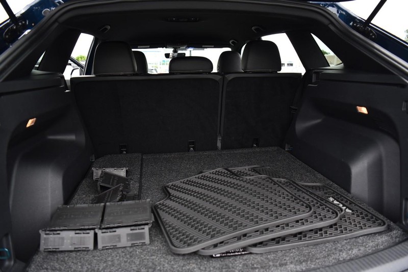 Volkswagen Atlas Cross Sport Vehicle Image 23