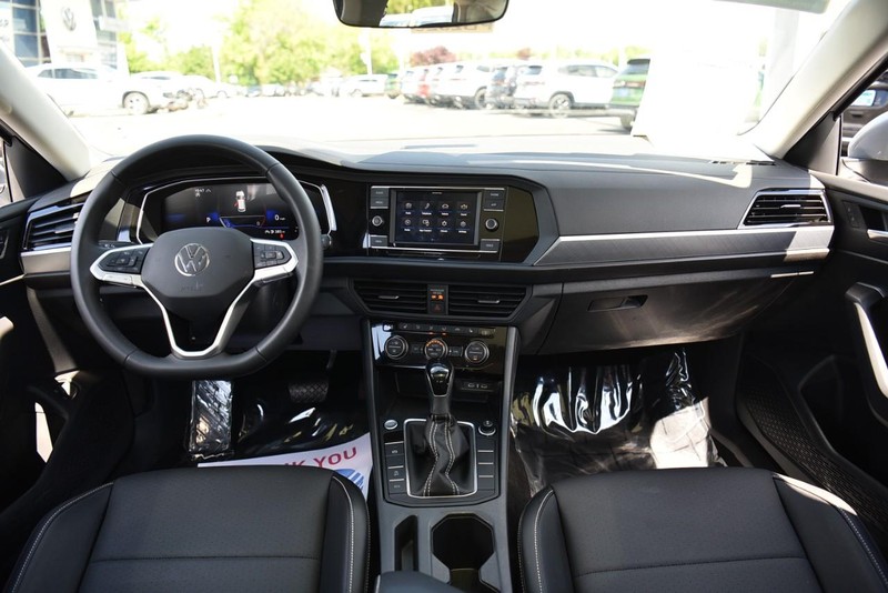 Volkswagen Jetta Vehicle Image 08