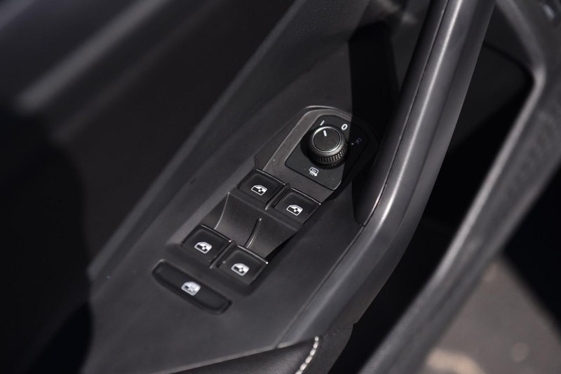 Volkswagen Jetta Vehicle Image 09