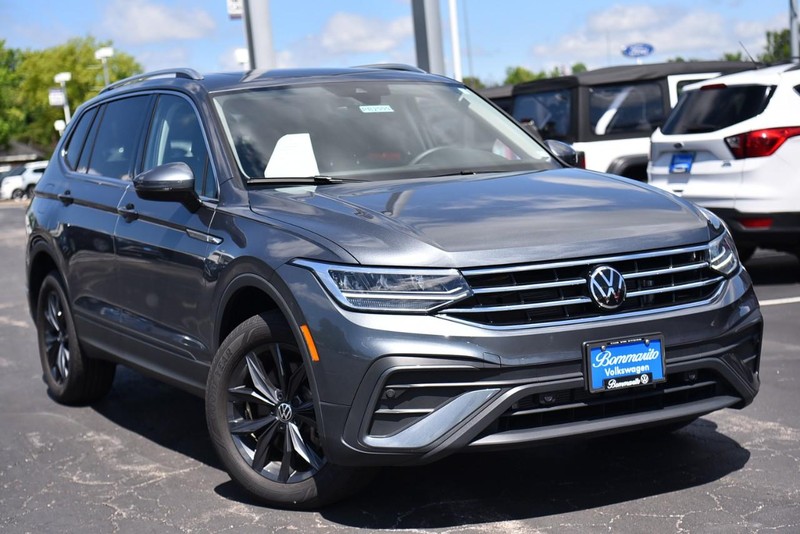 Volkswagen Tiguan Vehicle Image 02