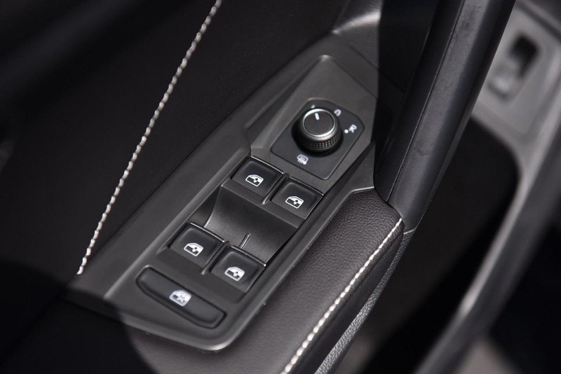 Volkswagen Tiguan Vehicle Image 09