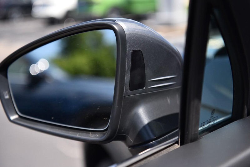 Volkswagen Tiguan Vehicle Image 11