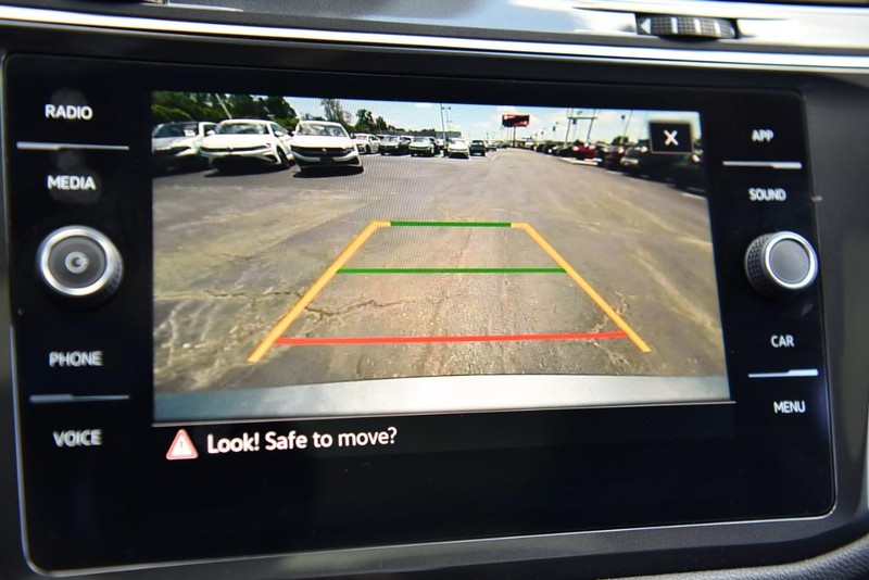 Volkswagen Tiguan Vehicle Image 14