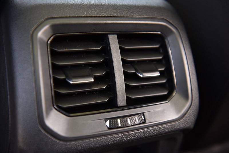 Volkswagen Tiguan Vehicle Image 26