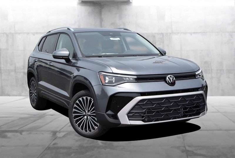 Volkswagen Taos Vehicle Image 02