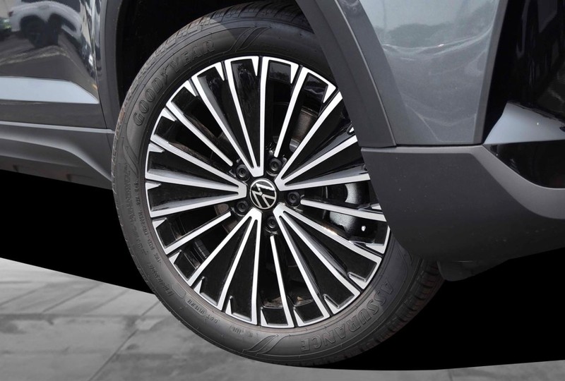 Volkswagen Taos Vehicle Image 03