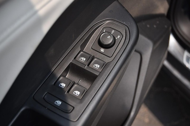 Volkswagen Taos Vehicle Image 08