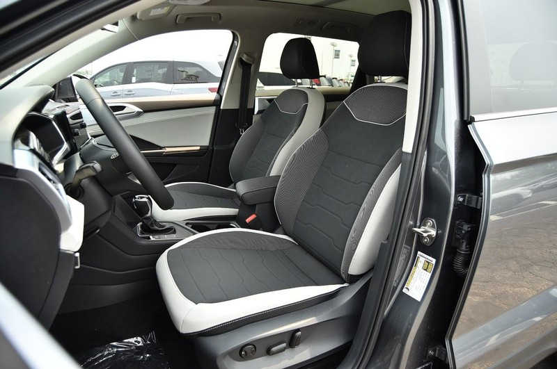 Volkswagen Taos Vehicle Image 19