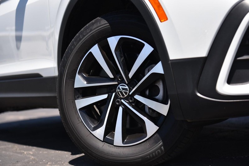 Volkswagen Tiguan Vehicle Image 03