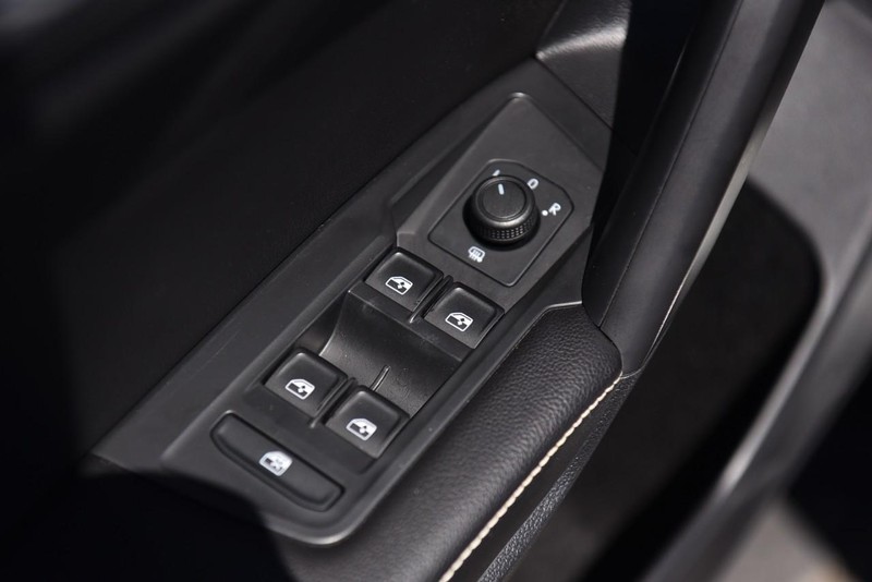 Volkswagen Tiguan Vehicle Image 09