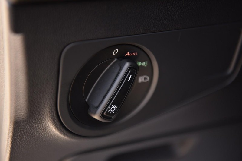 Volkswagen Tiguan Vehicle Image 11