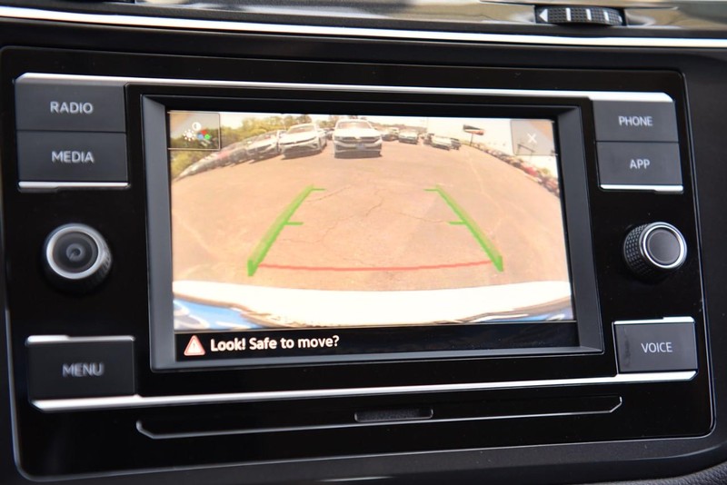 Volkswagen Tiguan Vehicle Image 13