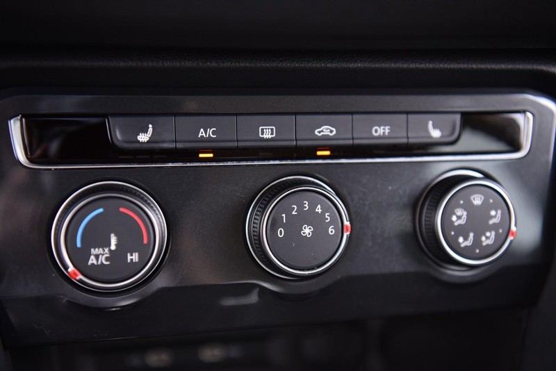 Volkswagen Tiguan Vehicle Image 15