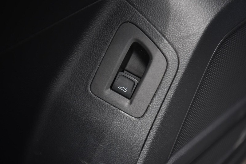 Volkswagen Atlas Cross Sport Vehicle Image 10