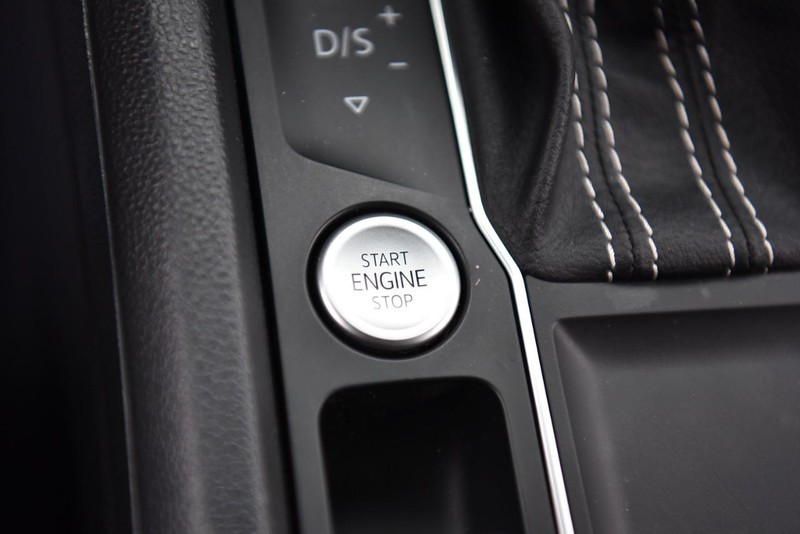 Volkswagen Atlas Cross Sport Vehicle Image 18