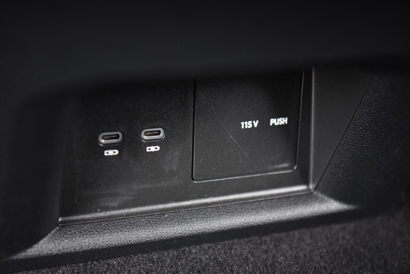 Volkswagen Atlas Cross Sport Vehicle Image 24