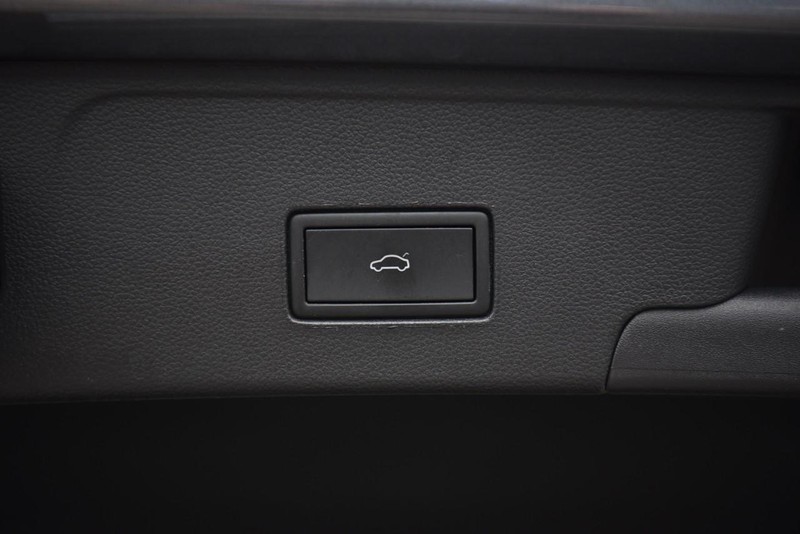 Volkswagen Atlas Cross Sport Vehicle Image 26