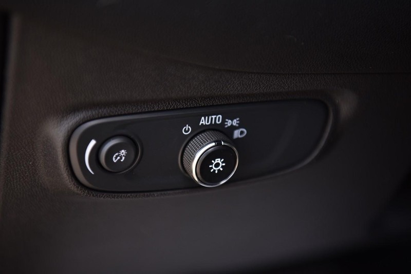 Chevrolet Equinox Vehicle Image 12
