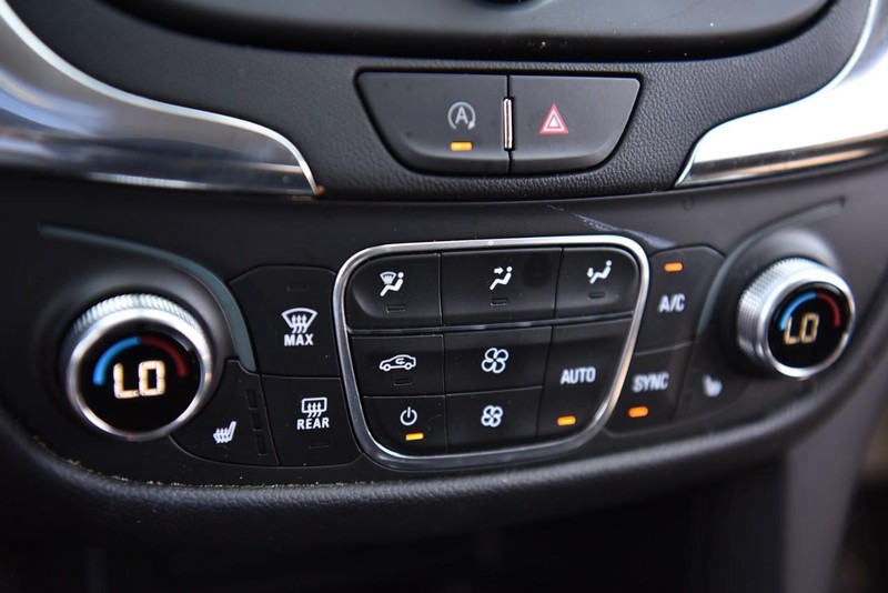 Chevrolet Equinox Vehicle Image 15
