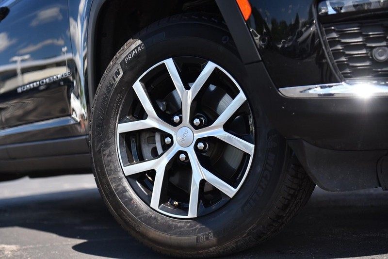 Jeep Grand Cherokee L Vehicle Image 03