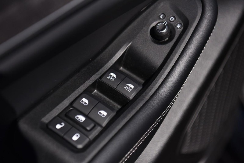 Jeep Grand Cherokee L Vehicle Image 09