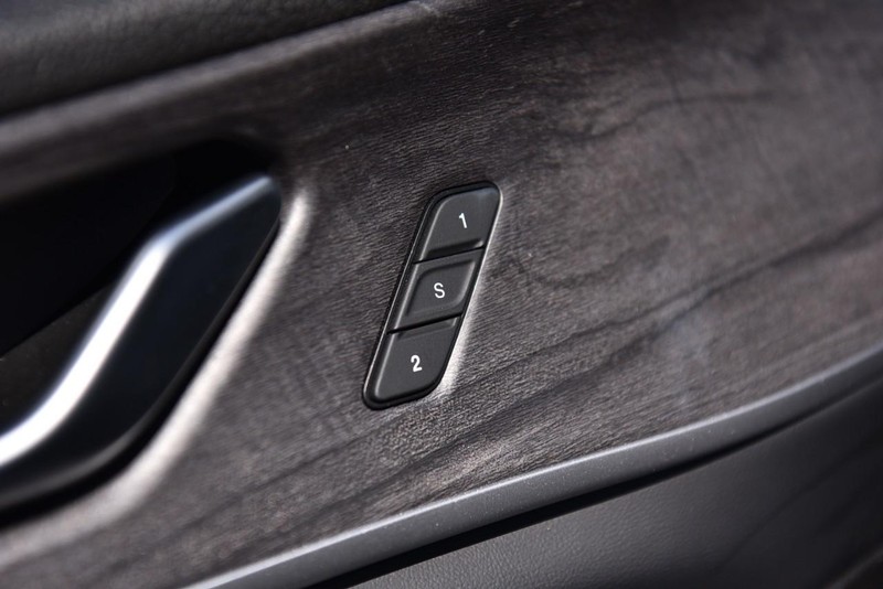 Jeep Grand Cherokee L Vehicle Image 10
