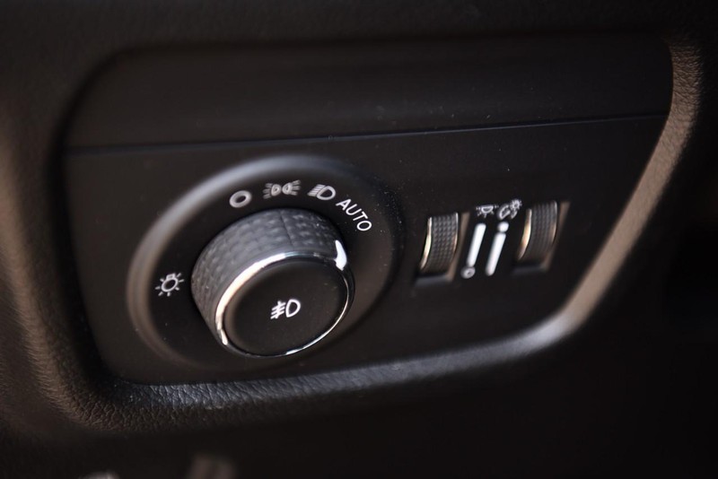 Jeep Grand Cherokee L Vehicle Image 12