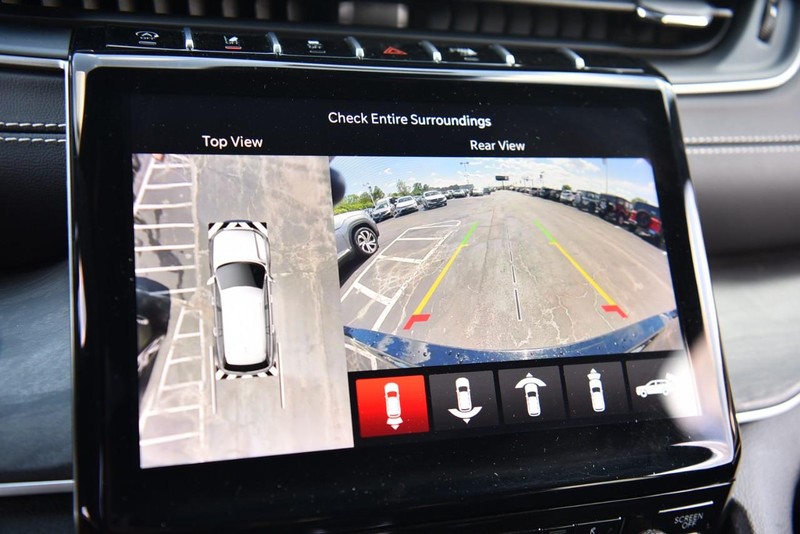 Jeep Grand Cherokee L Vehicle Image 14