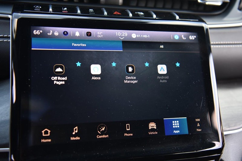Jeep Grand Cherokee L Vehicle Image 16