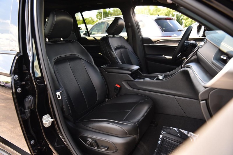Jeep Grand Cherokee L Vehicle Image 23