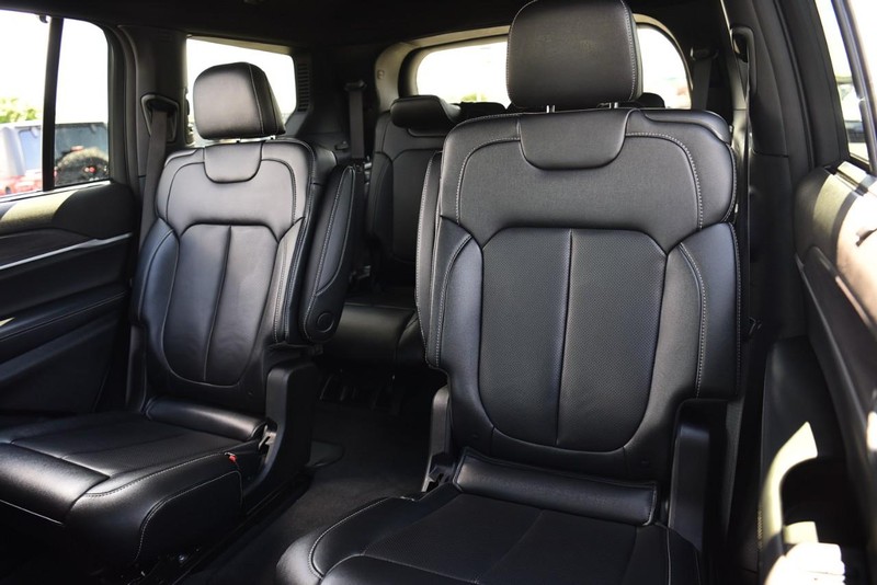 Jeep Grand Cherokee L Vehicle Image 25