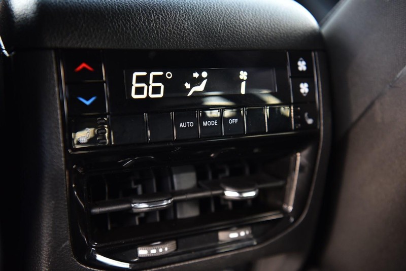 Jeep Grand Cherokee L Vehicle Image 26