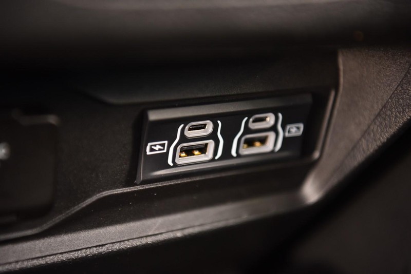 Jeep Grand Cherokee L Vehicle Image 27