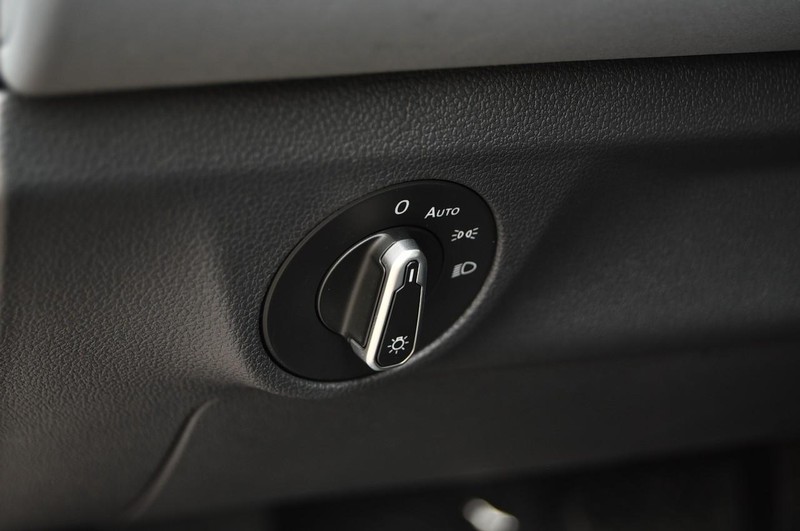 Volkswagen Jetta Vehicle Image 11