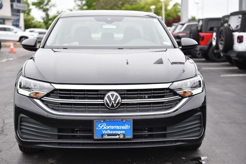 Volkswagen Jetta Vehicle Image 04