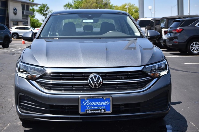 Volkswagen Jetta Vehicle Image 04