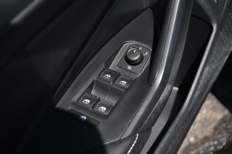 Volkswagen Jetta Vehicle Image 09