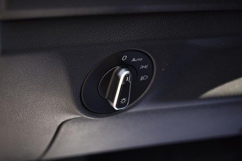 Volkswagen Jetta Vehicle Image 12