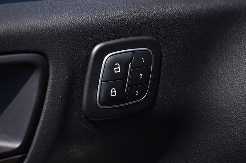 Ford Escape Vehicle Image 10