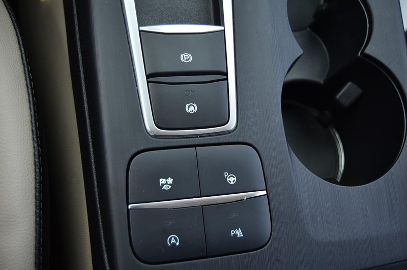 Ford Escape Vehicle Image 18
