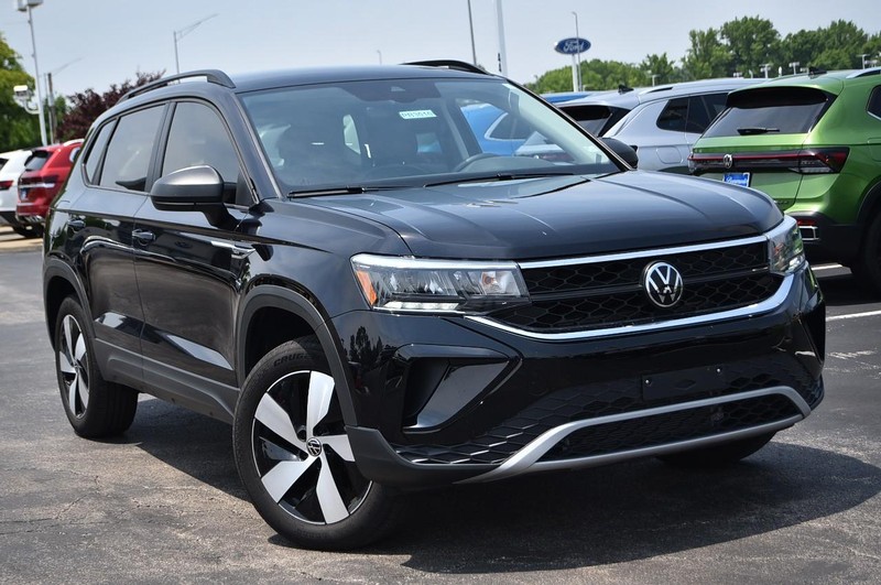 Volkswagen Taos Vehicle Image 02