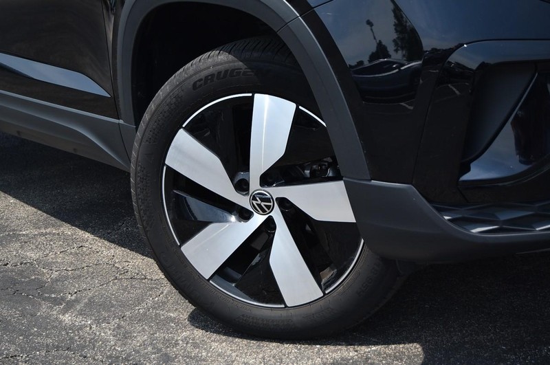 Volkswagen Taos Vehicle Image 03