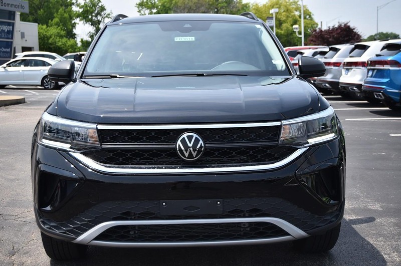 Volkswagen Taos Vehicle Image 04