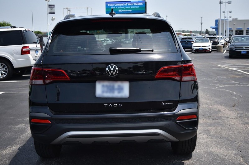 Volkswagen Taos Vehicle Image 06