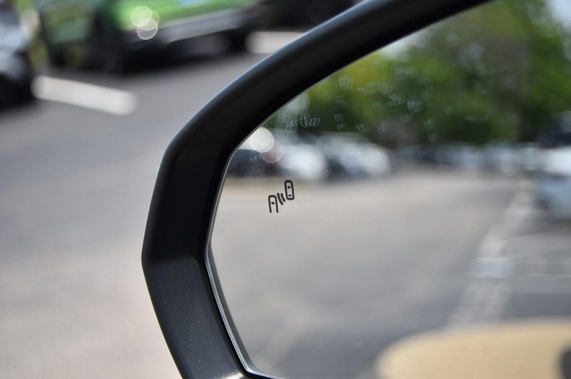 Volkswagen Taos Vehicle Image 11
