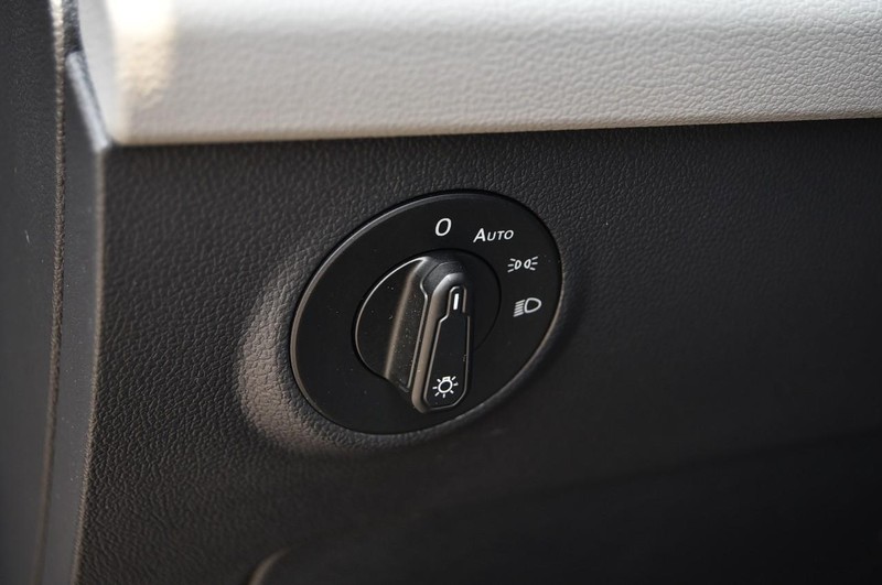 Volkswagen Taos Vehicle Image 12