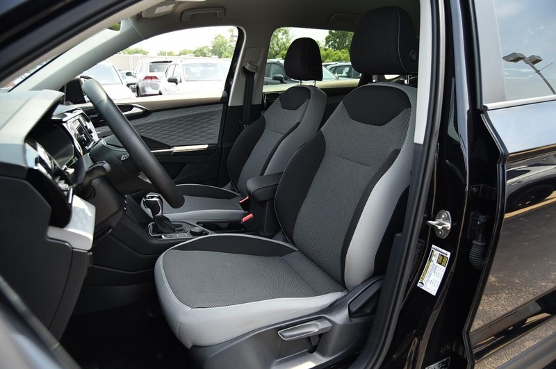 Volkswagen Taos Vehicle Image 22