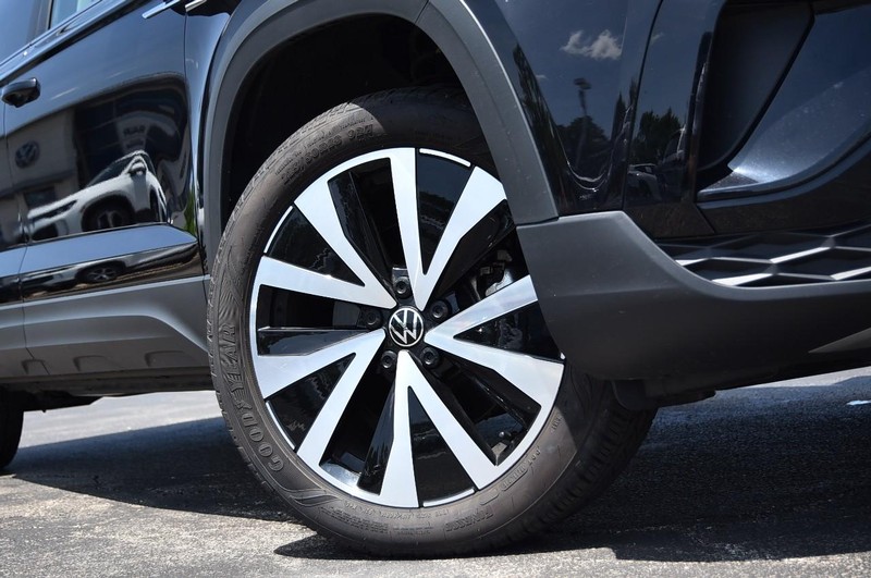 Volkswagen Taos Vehicle Image 03