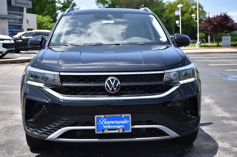 Volkswagen Taos Vehicle Image 04